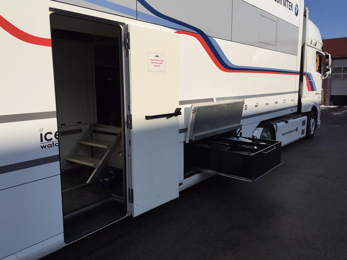 bmw-dtm-schuler-racetrailer-for-3-cars-and-of