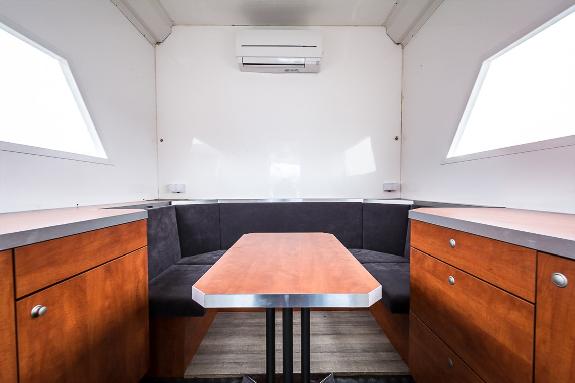 racetrailer-office-double-deck-airconditionin