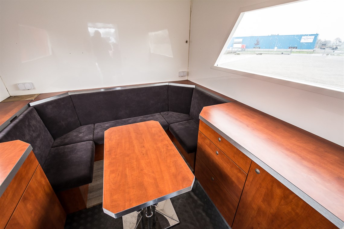 racetrailer-office-double-deck-airconditionin