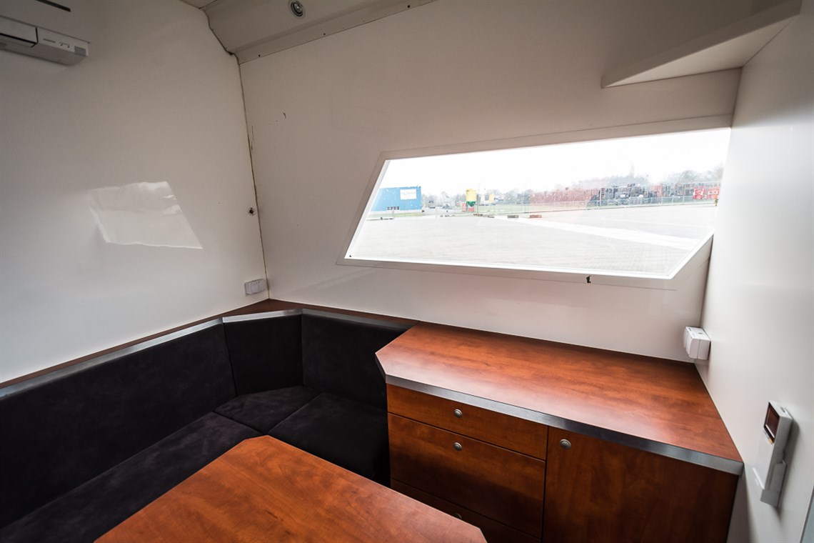 racetrailer-office-double-deck-airconditionin