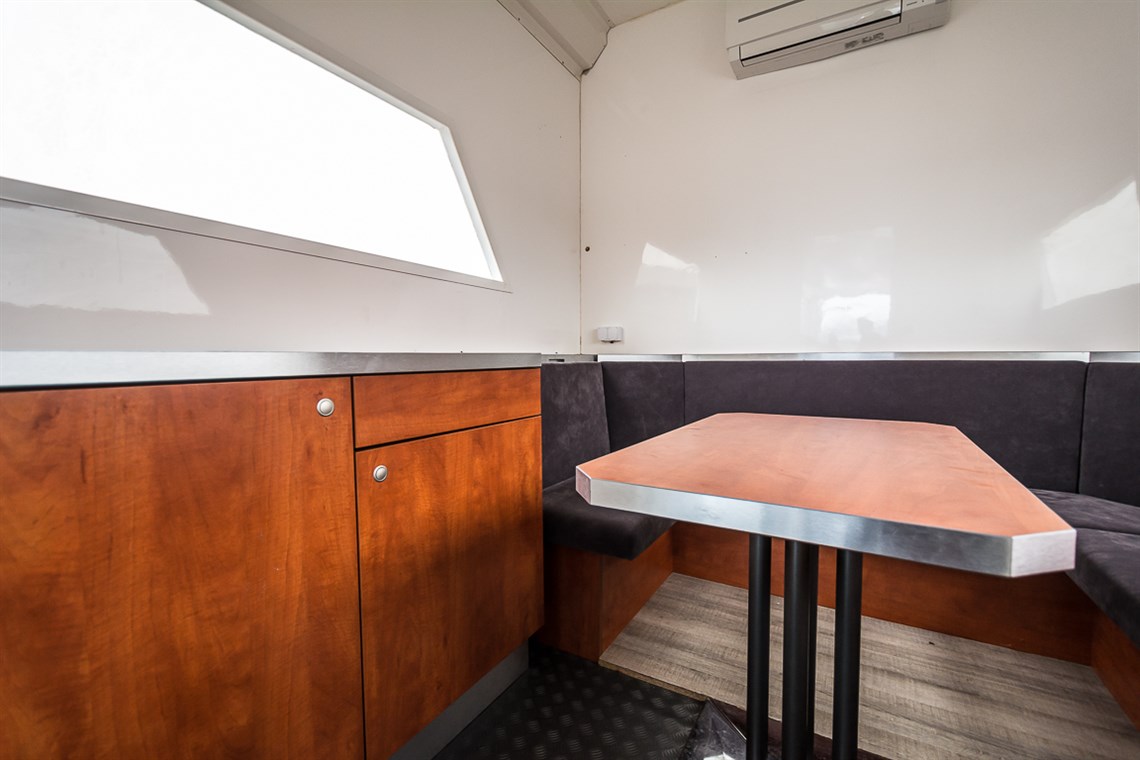 racetrailer-office-double-deck-airconditionin