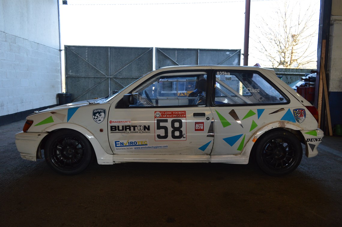 white-fiesta-xr2i---last-raced-in-blue-oval-c