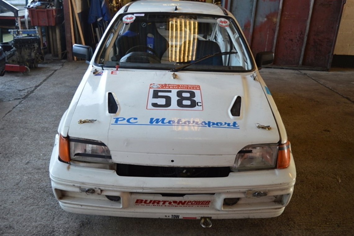 white-fiesta-xr2i---last-raced-in-blue-oval-c