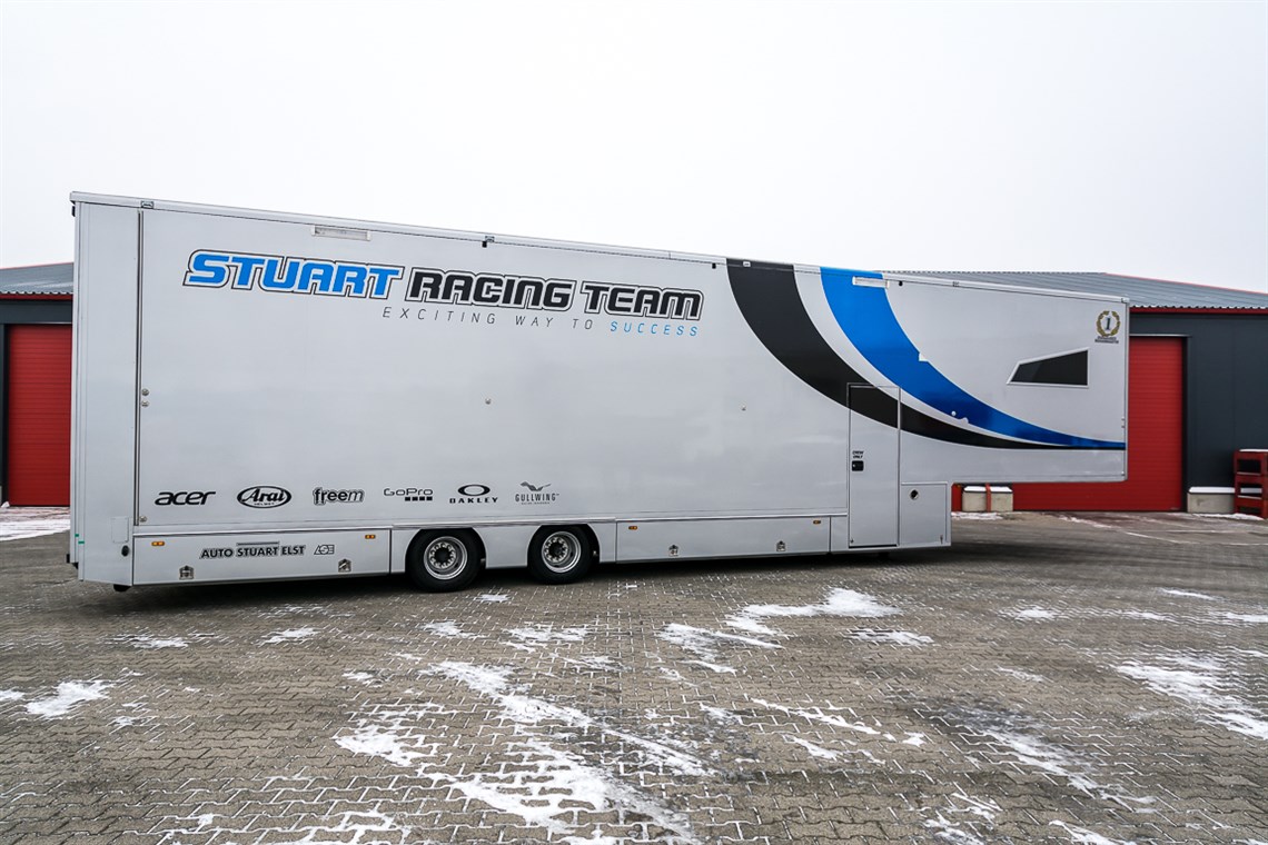 racetrailer-office-kitchen-toiletbadroom-and