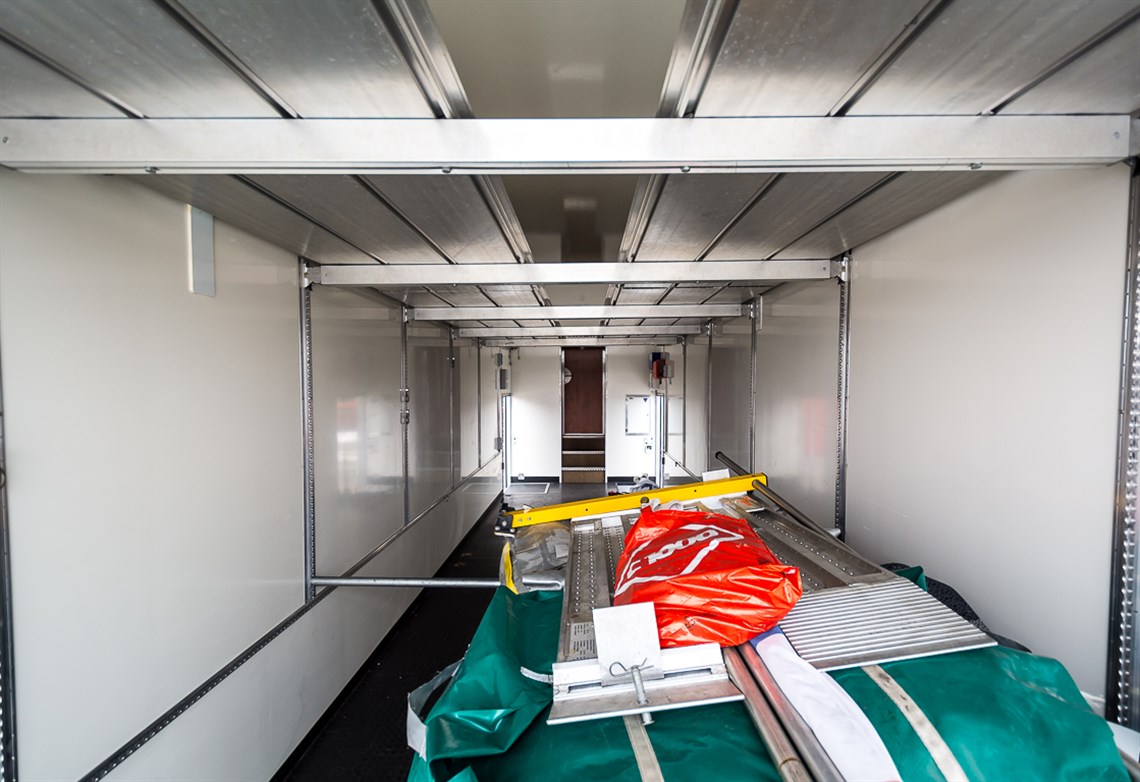 racetrailer-office-kitchen-toiletbadroom-and