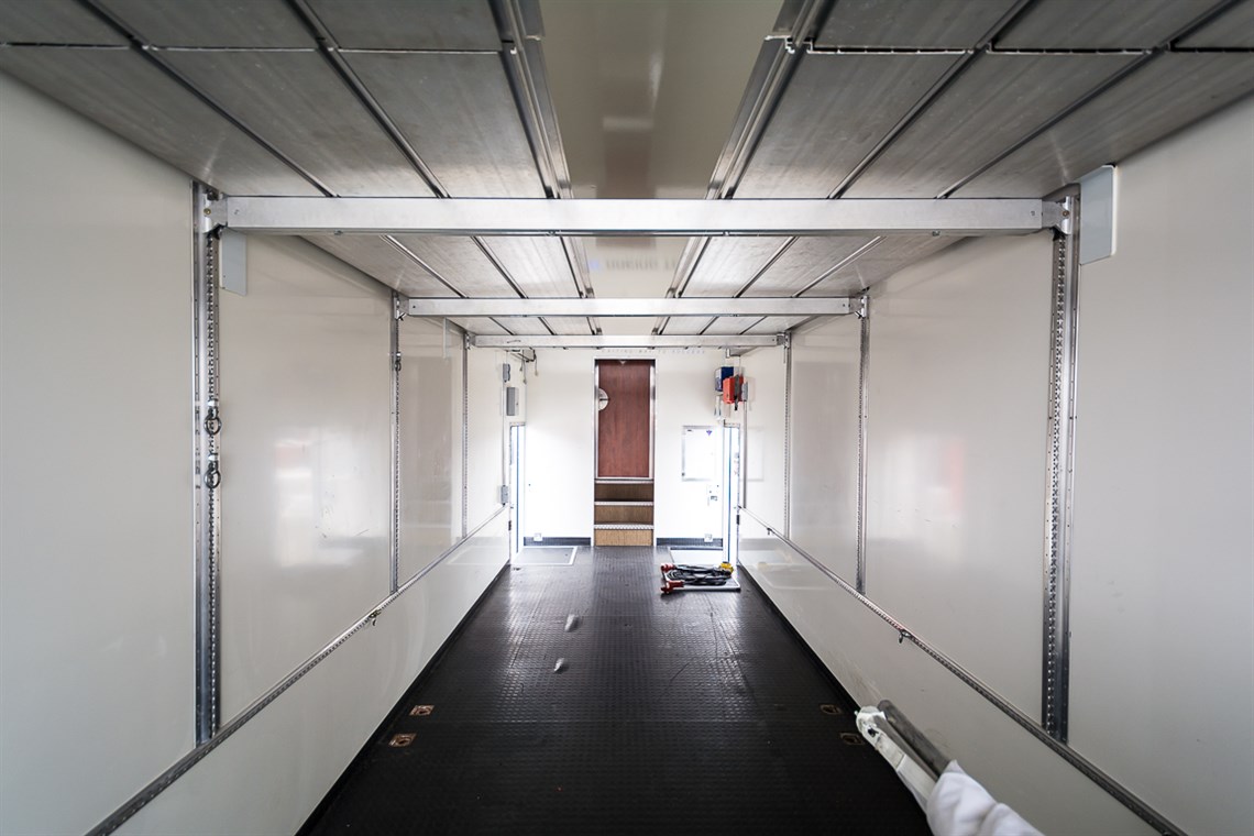 racetrailer-office-kitchen-toiletbadroom-and