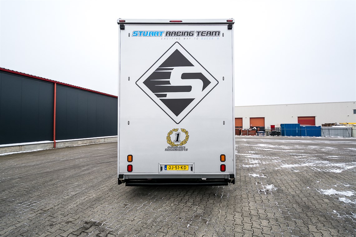 racetrailer-office-kitchen-toiletbadroom-and