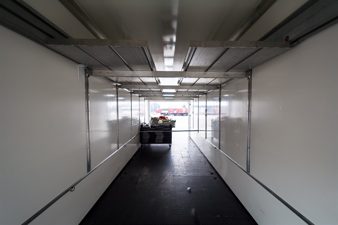 racetrailer-office-kitchen-toiletbadroom-and