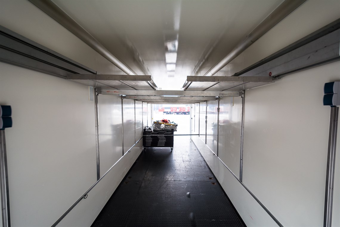 racetrailer-office-kitchen-toiletbadroom-and