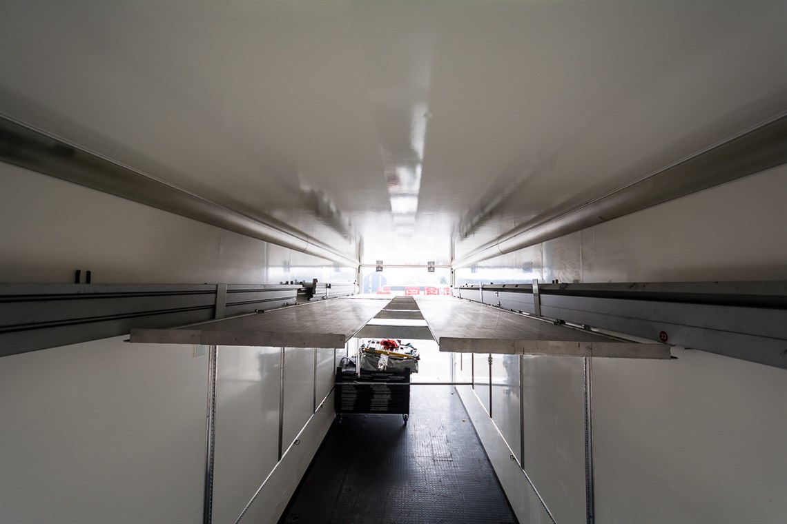 racetrailer-office-kitchen-toiletbadroom-and