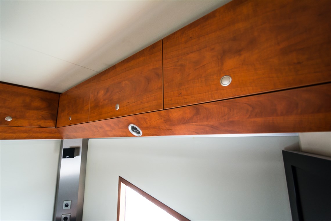 racetrailer-office-kitchen-toiletbadroom-and