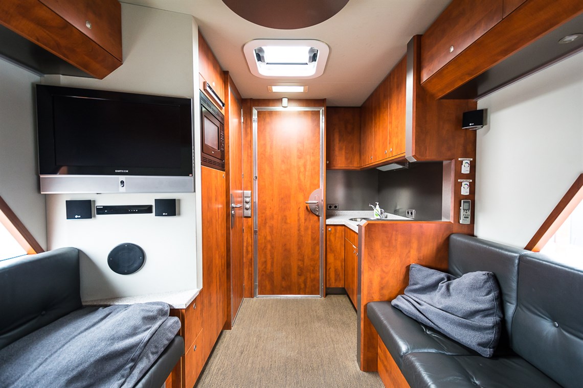 racetrailer-office-kitchen-toiletbadroom-and