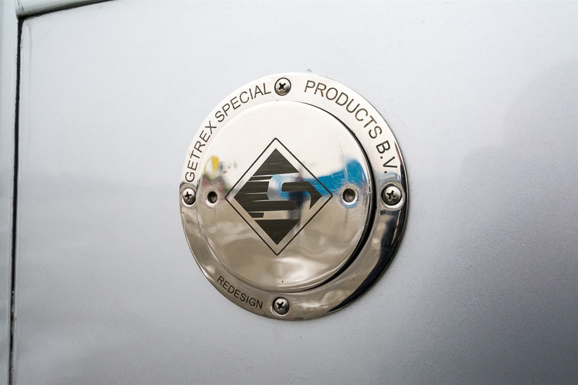 racetrailer-office-kitchen-toiletbadroom-and