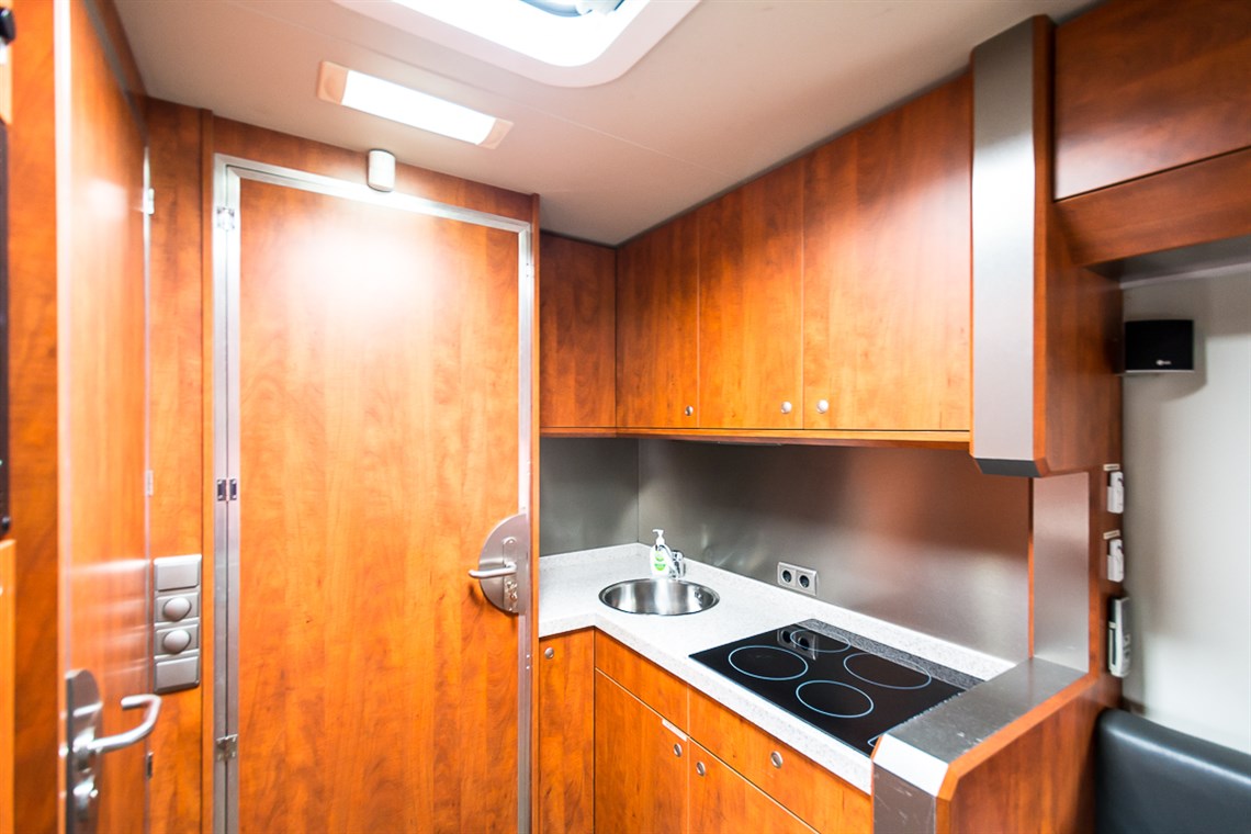 racetrailer-office-kitchen-toiletbadroom-and