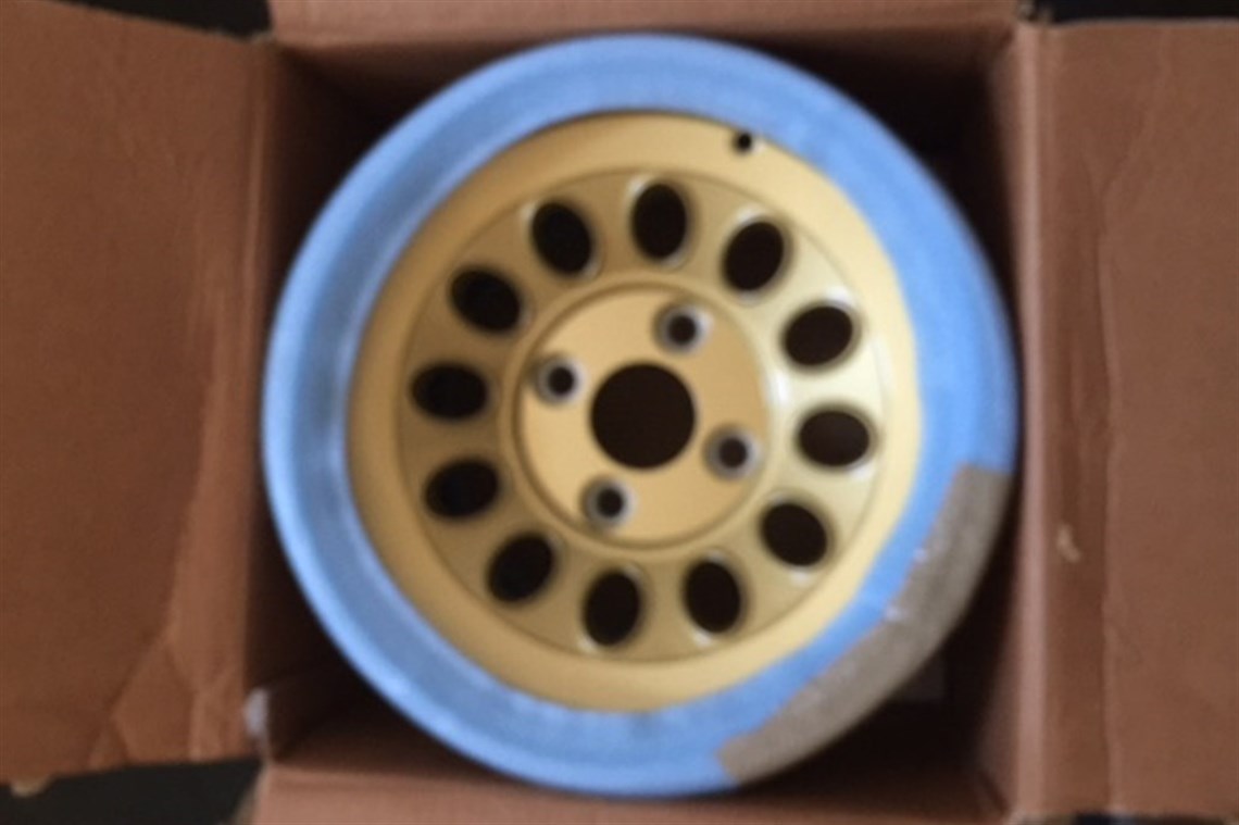 alfa-romeo-gtam-ultra-light-gold-alloy-wheels