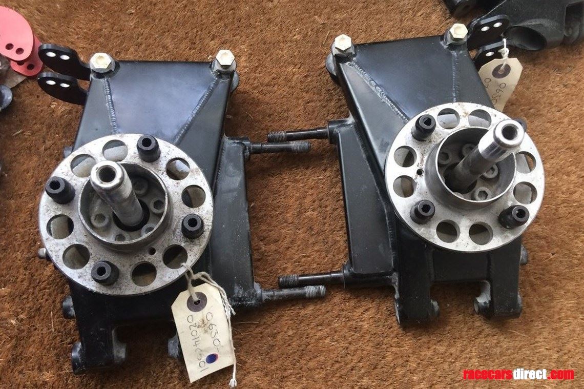 lola-formula-3-uprights-and-hubs