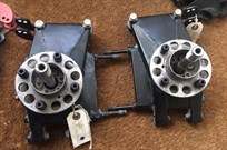 lola-formula-3-uprights-and-hubs