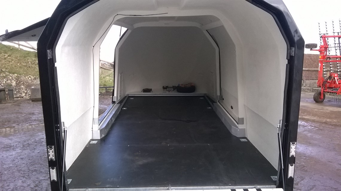 enclosed-race-car-trailer