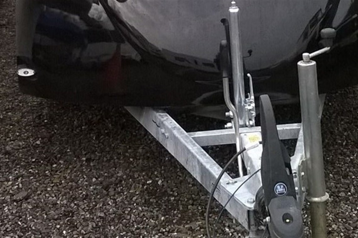 enclosed-race-car-trailer