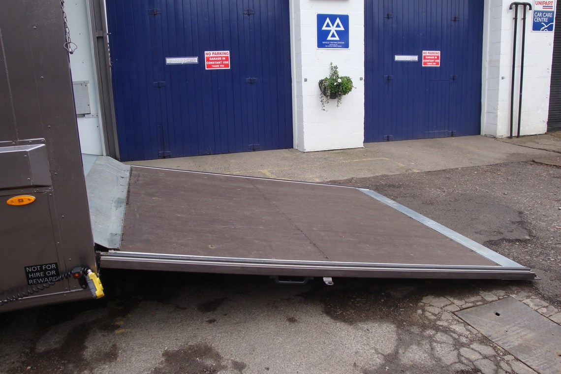 mercedes-race-transporter-motor-home-no-vat