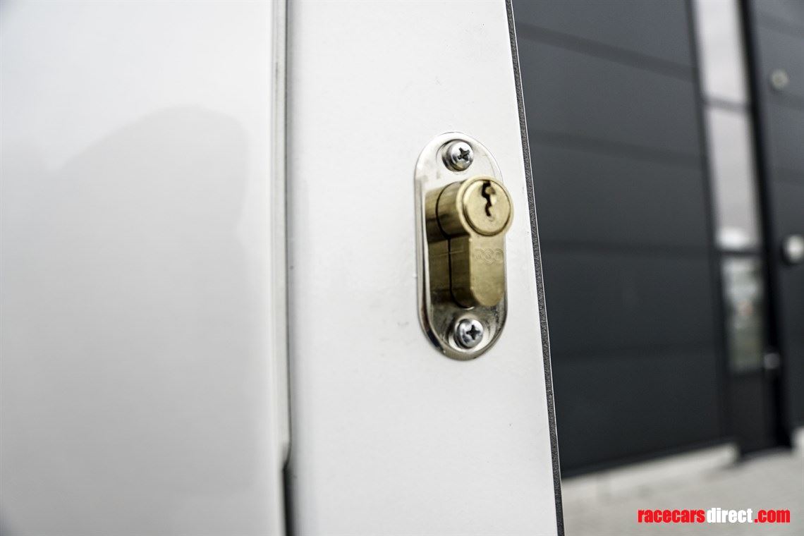 motorsport-shuttle-f26-incl-lowering-electic-