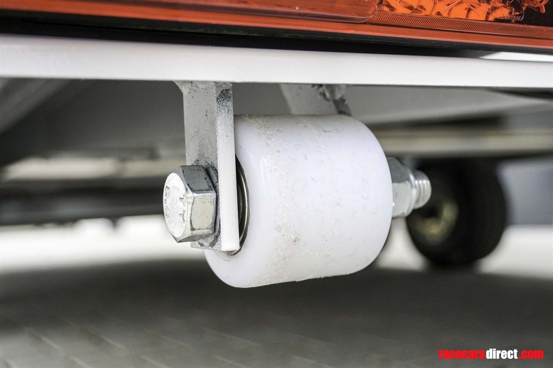 motorsport-shuttle-f26-incl-lowering-electic-