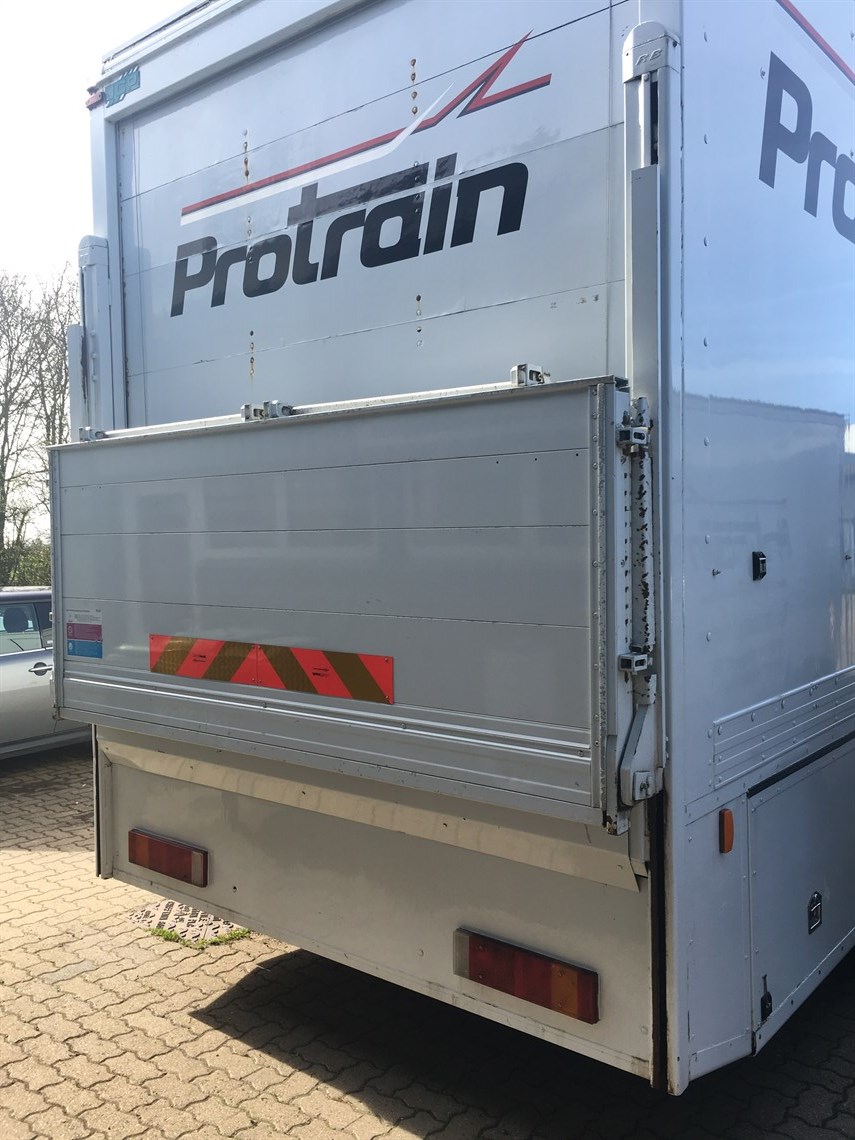 18t-daf-race-truck-and-large-awning