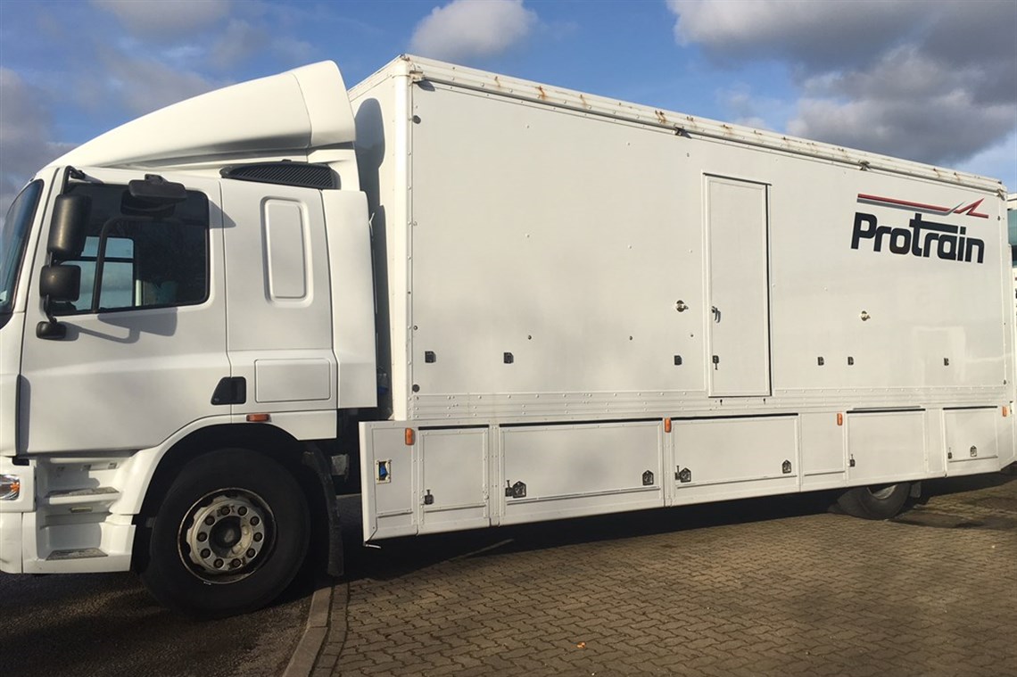 18t-daf-race-truck-and-large-awning