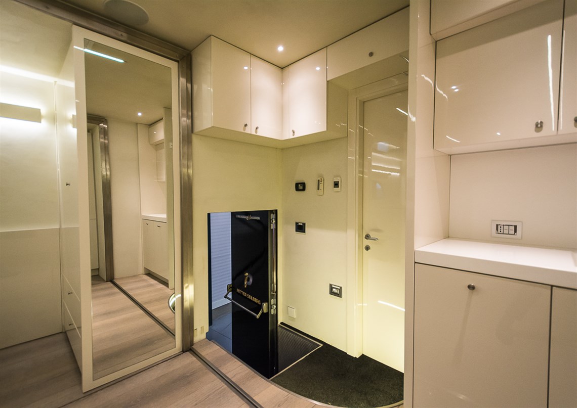 race-trailer-of-petter-solberg-slide-outs-ver