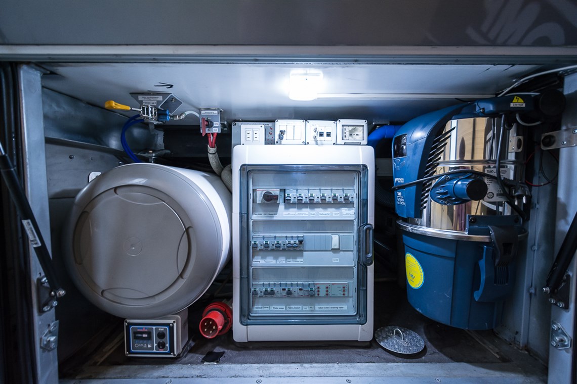 race-trailer-of-petter-solberg-slide-outs-ver