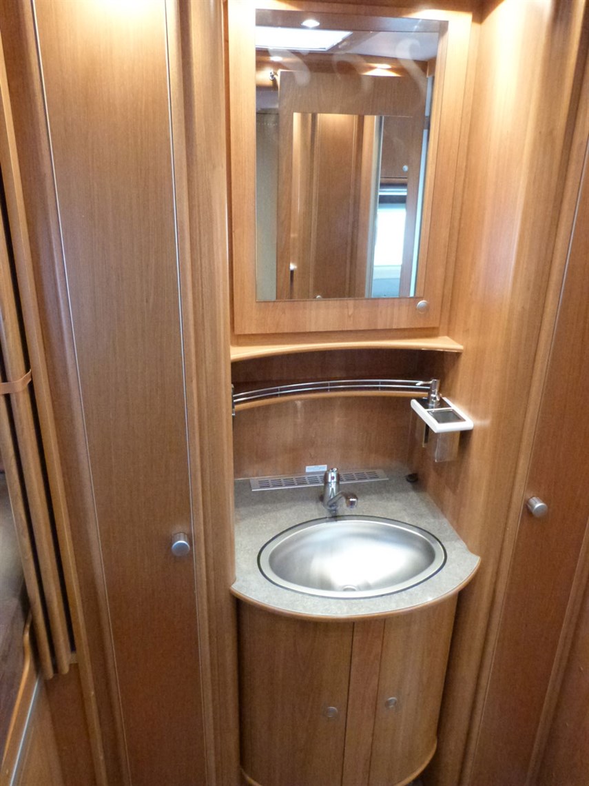 2008-dethleffs-globetrotter-xxl