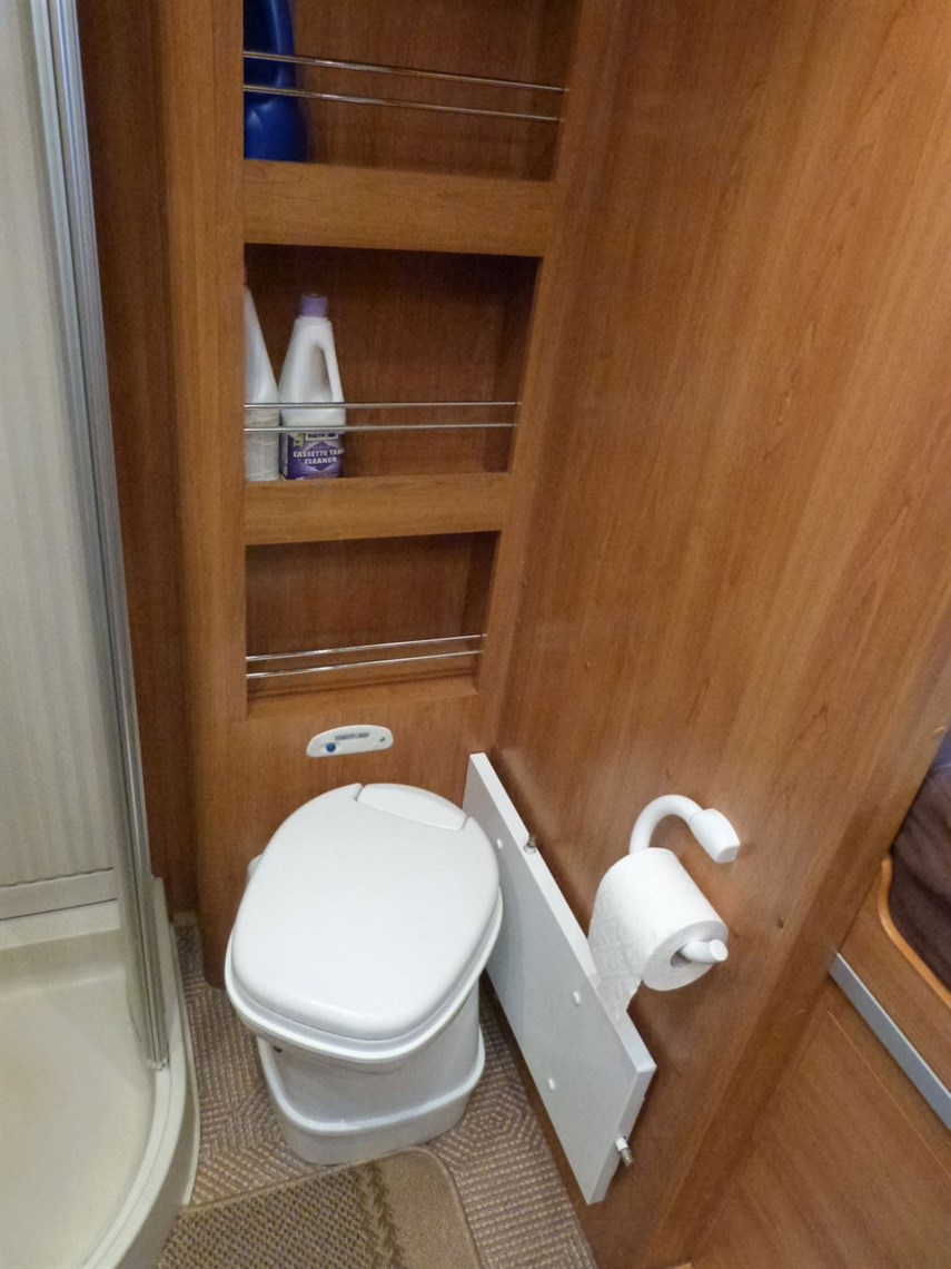 2008-dethleffs-globetrotter-xxl