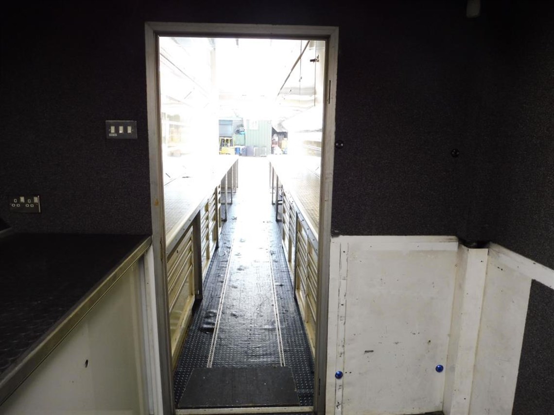 2-car-race-transporter-with-awning