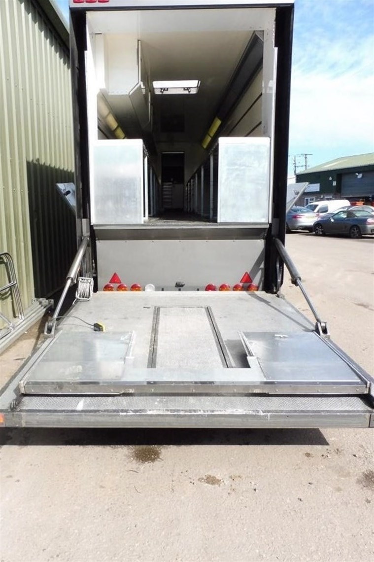 2-car-race-transporter-with-awning