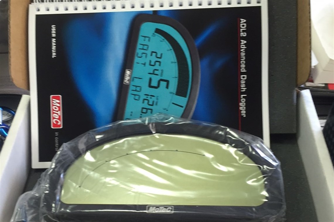 motec-adl2-dash-logging-display-new-150000
