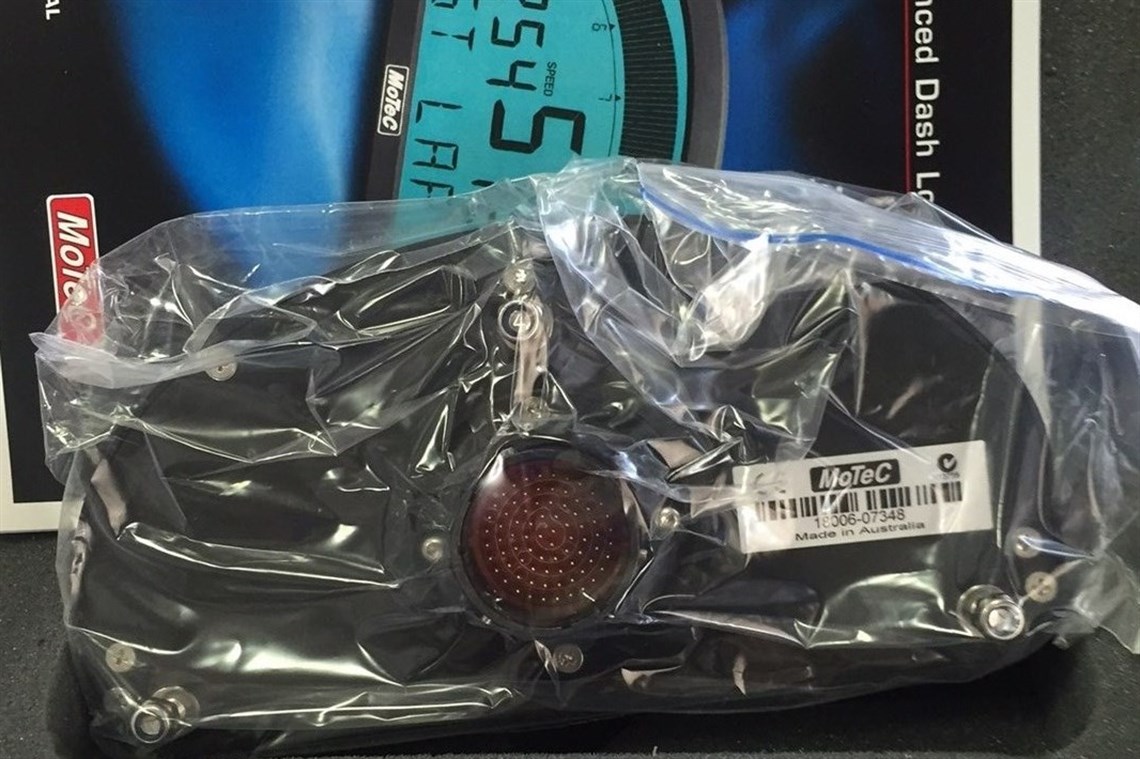 motec-adl2-dash-logging-display-new-150000