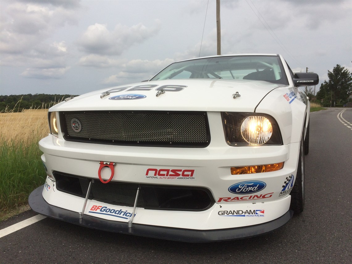 Ford mustang fr500