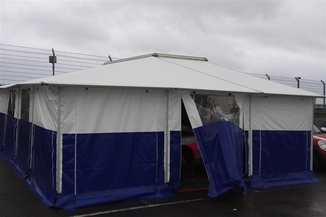 vw-crafter-box-van-l-shaped-awning