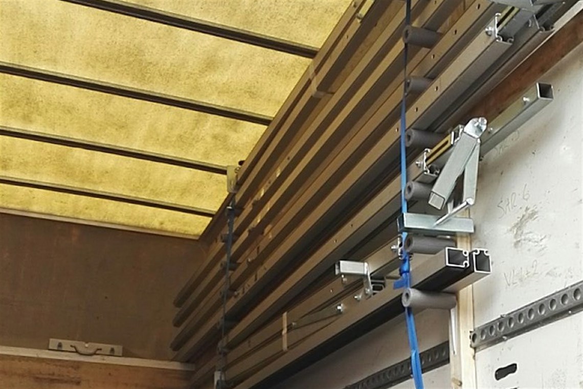 vw-crafter-box-van-l-shaped-awning