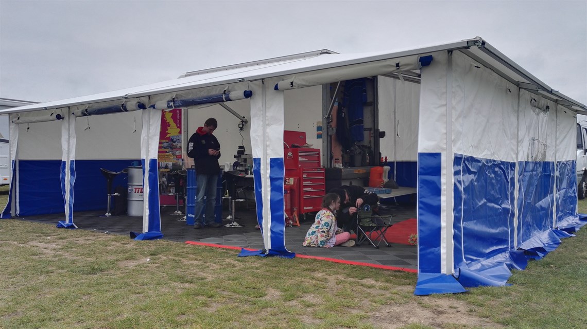 vw-crafter-box-van-l-shaped-awning