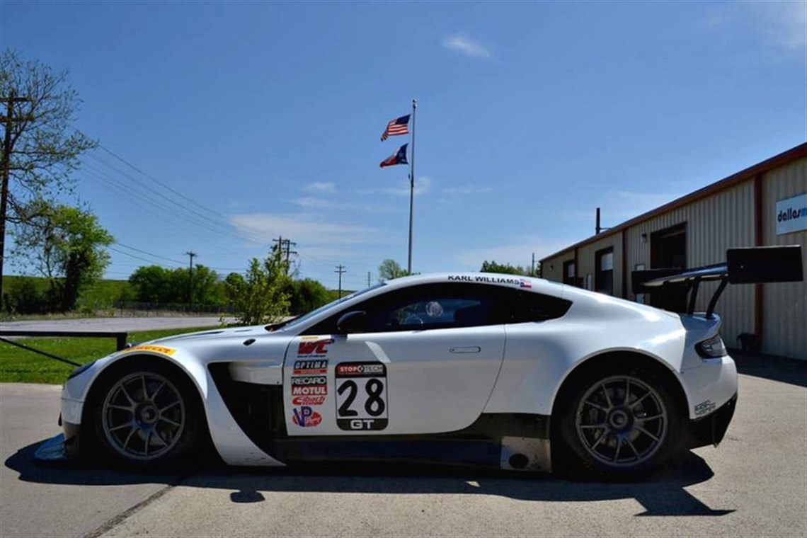 2013-aston-martin-gt3-race-car