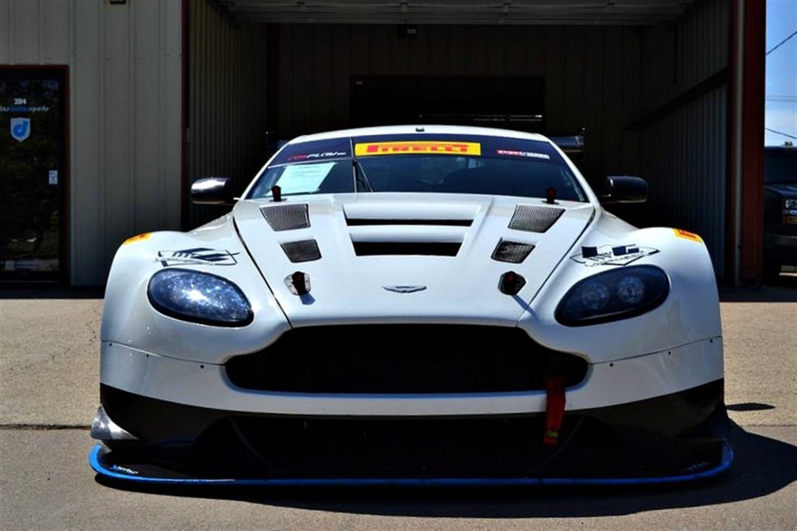 2013-aston-martin-gt3-race-car