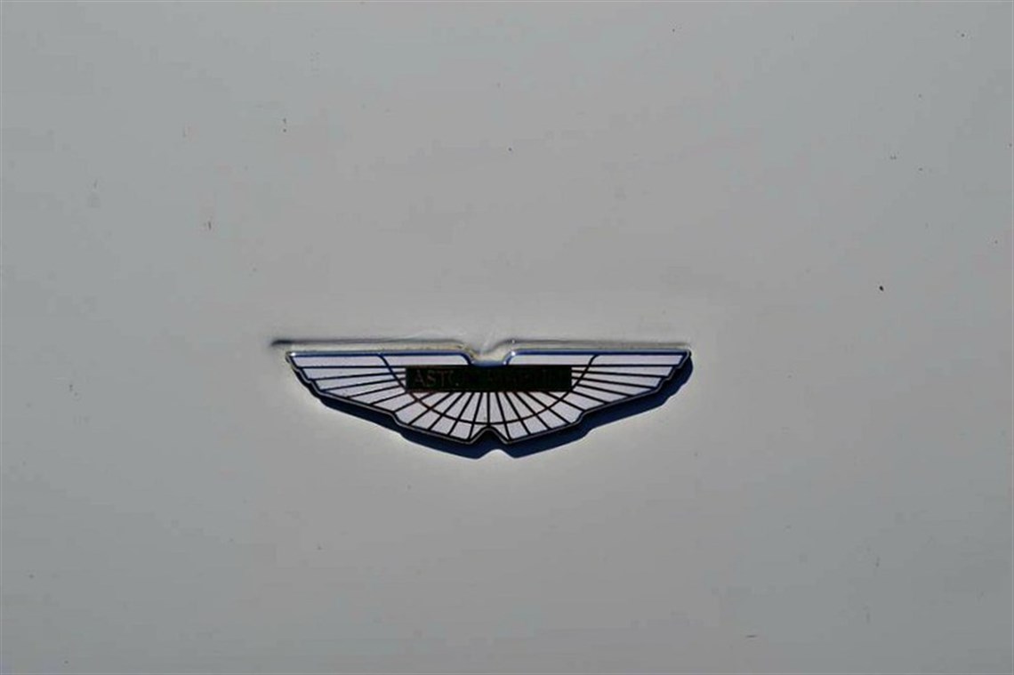 2013-aston-martin-gt3-race-car