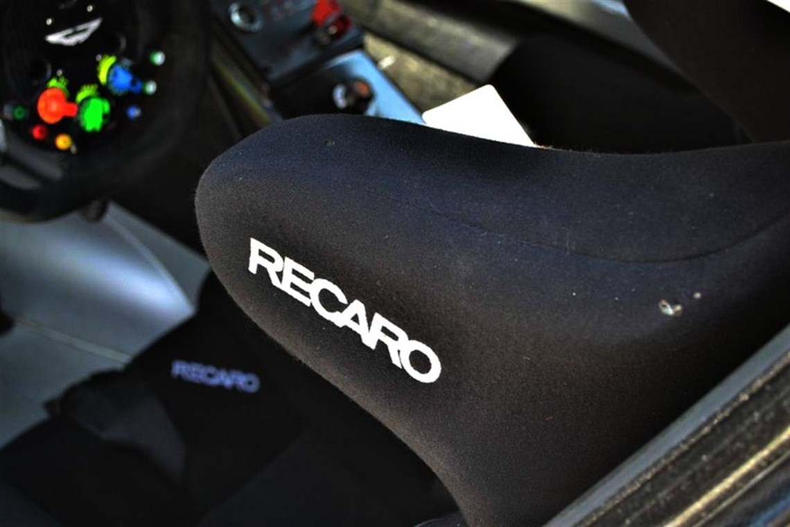 2013-aston-martin-gt3-race-car