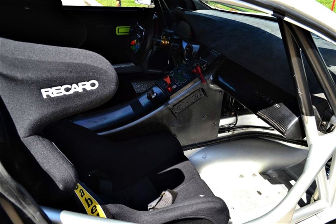 2013-aston-martin-gt3-race-car