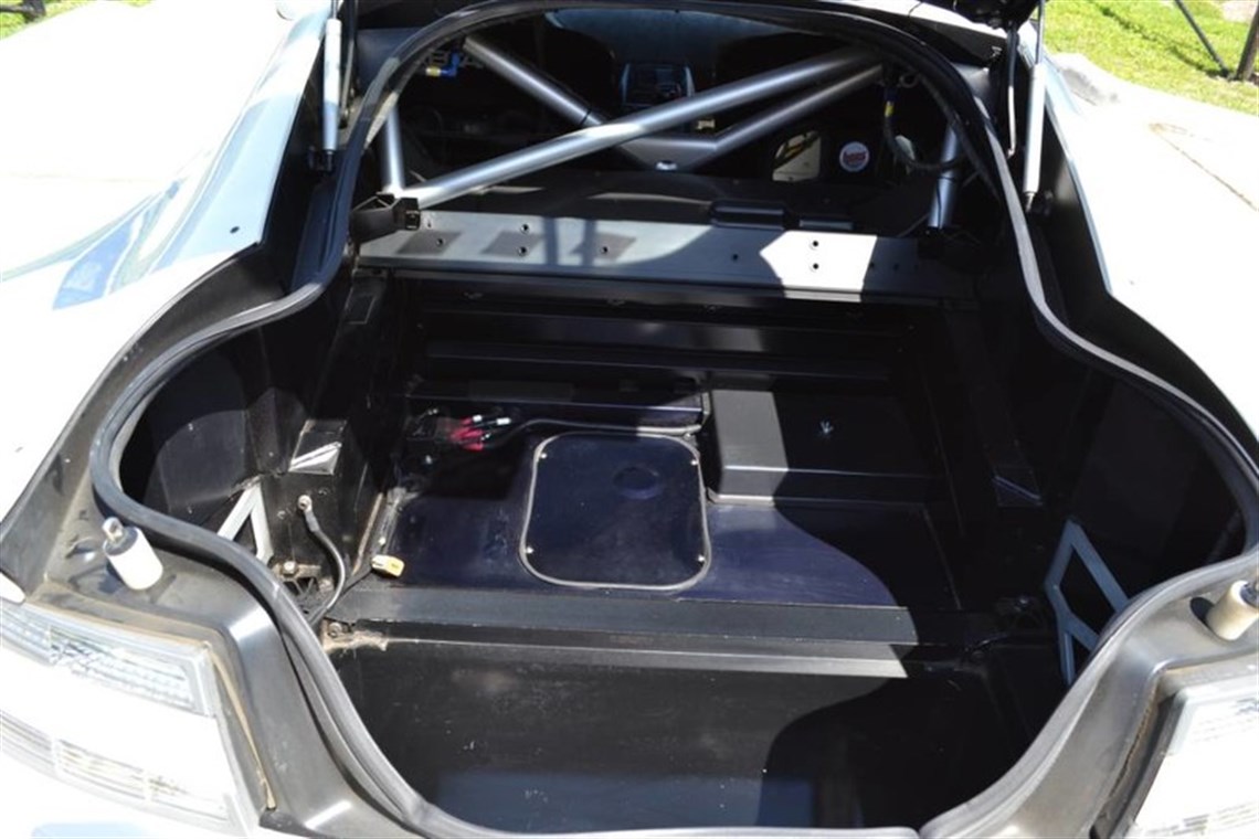 2013-aston-martin-gt3-race-car