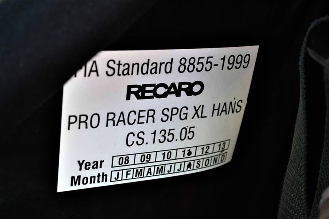 2013-aston-martin-gt3-race-car