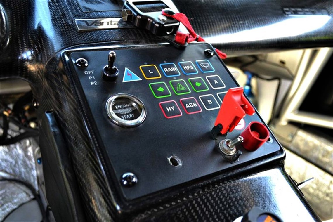 2013-aston-martin-gt3-race-car