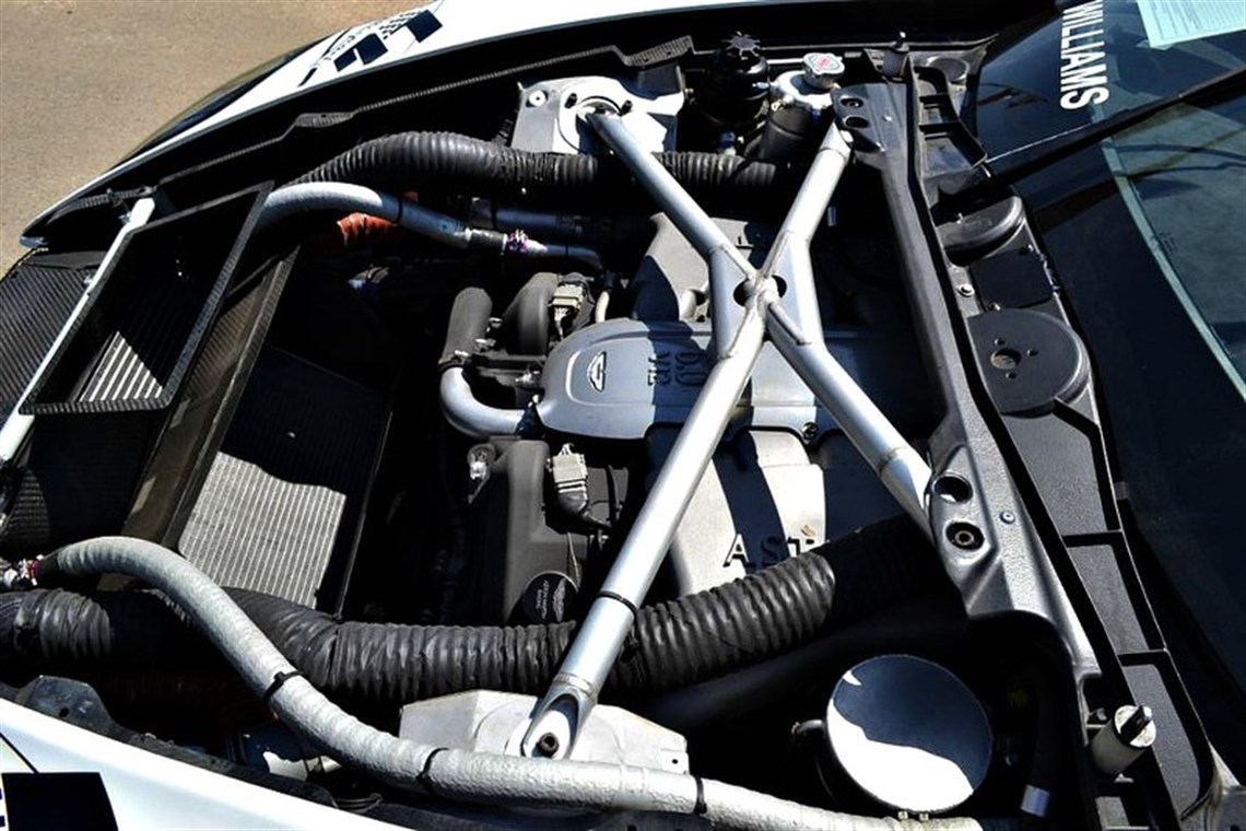 2013-aston-martin-gt3-race-car