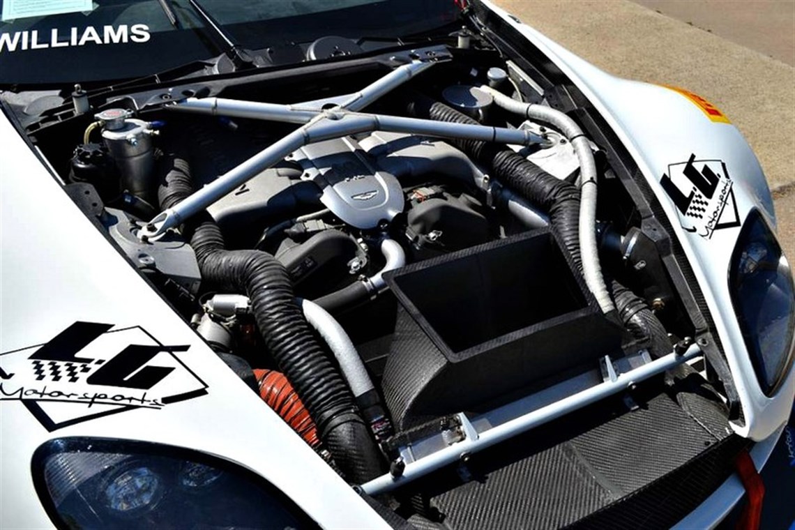 2013-aston-martin-gt3-race-car